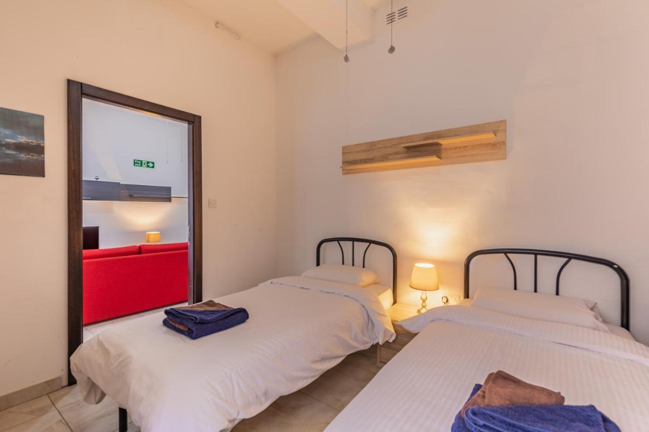 Bormla - Comfortable Two Bedroom Apartment Cospicua ภายนอก รูปภาพ